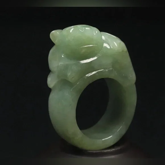 VINTAGE Large Jade Green Ring HandCarved Pixiu Size 11.5 Prosperity Good Luck - Picture 6 of 10